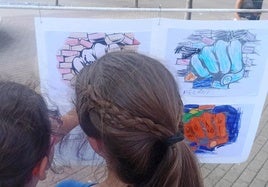 La exposición se acompaña de un taller para que dibujen libremente