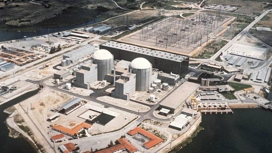 El Gobierno da el primer paso para desmantelar la central nuclear de Almaraz