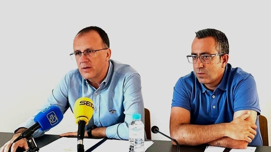 El alcalde condena el acto de vandalismo sufrido por el PSOE al arrancar del balcón de su sede la bandera LGTBI