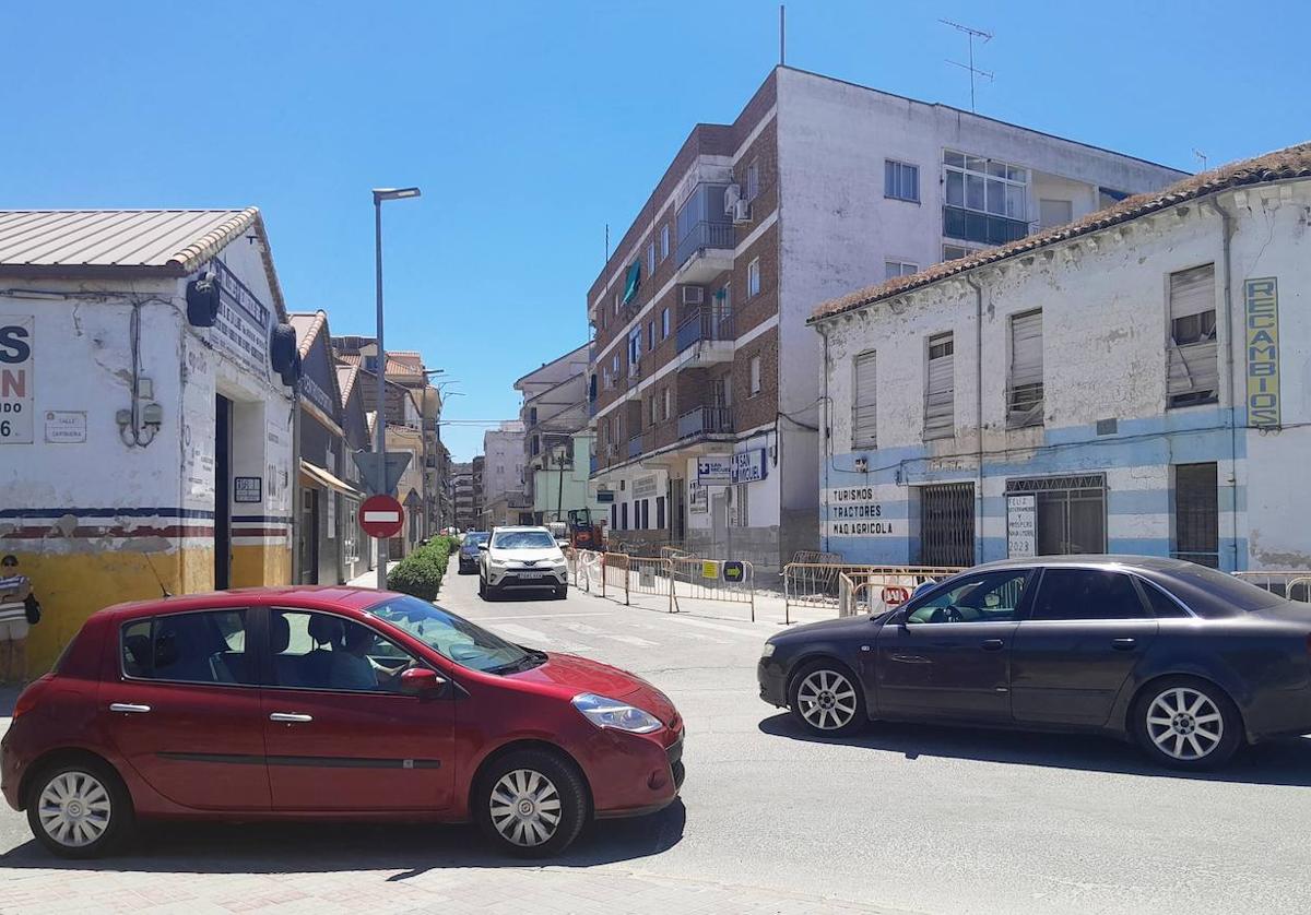 Las obras del tren dejan un tramo de la calle Pablo Luengo de un solo sentido