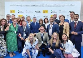 Representantes socialistas en el acto de colocación de la primera piedra