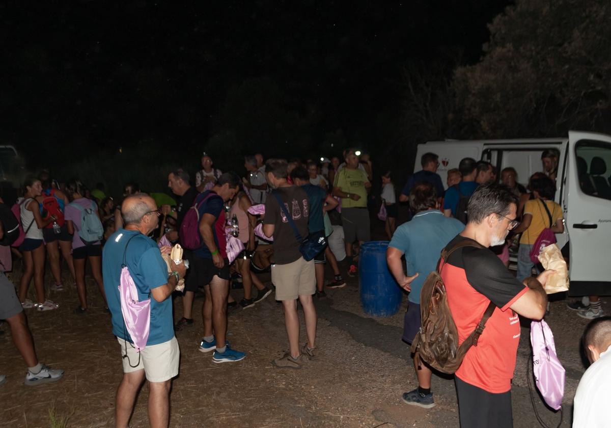 Ruta senderista nocturna en el entorno de Casas de Miravete