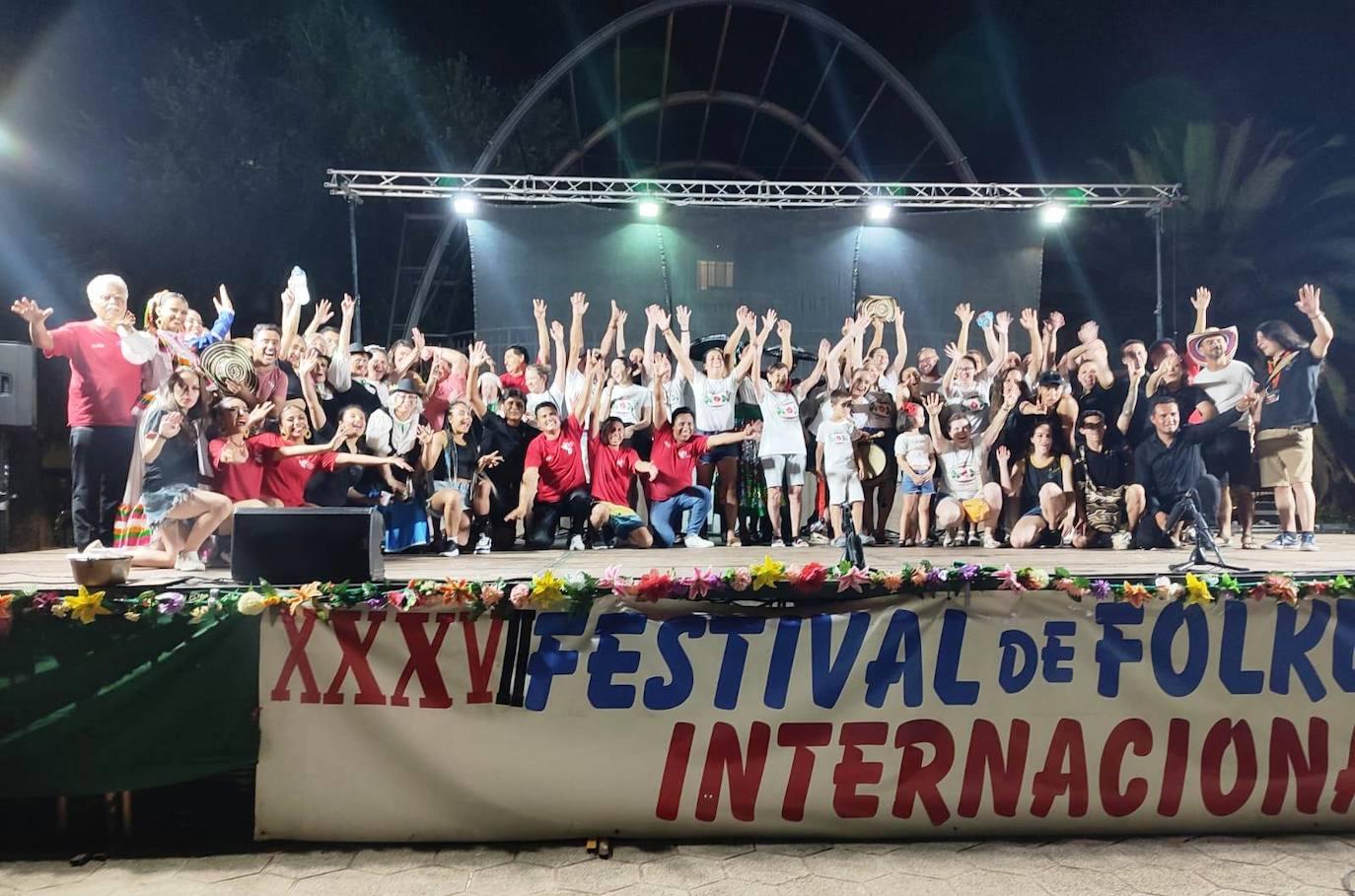 El folklore internacional vuelve al parque municipal