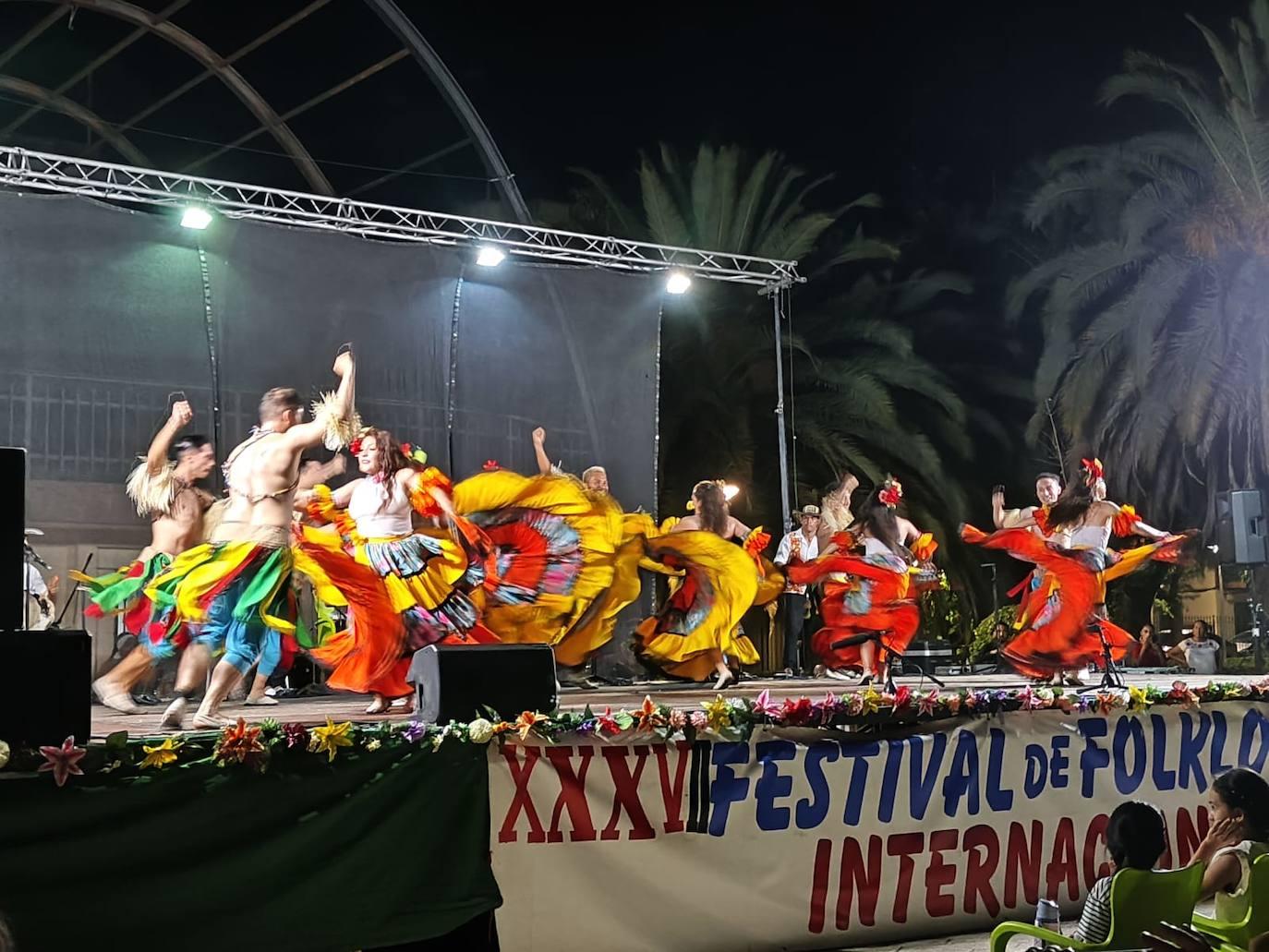 El folklore internacional vuelve al parque municipal