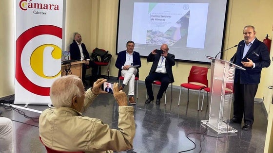 «Los extremeños deberían alzar la voz contra el cierre de la central de Almaraz», dice Ignacio Araluce