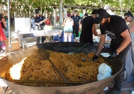 Las migas se mantienen en la comida popular, pero cambia la ubicación
