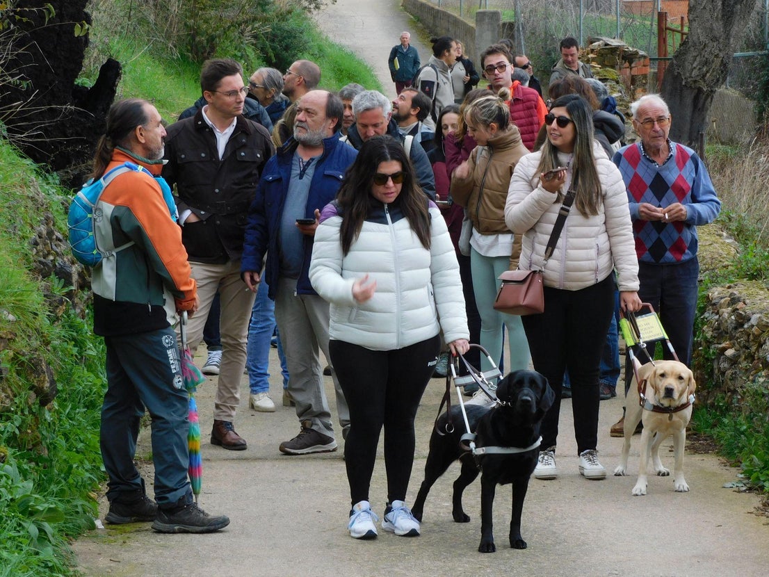 Monfragüe apuesta por el senderismo accesible para personas con deficiencia visual