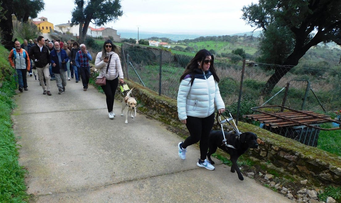 Monfragüe apuesta por el senderismo accesible para personas con deficiencia visual