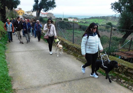 Monfragüe apuesta por el senderismo accesible para personas con deficiencia visual