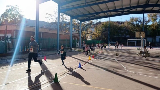 Una carrera solidaria con Valencia recauda más de 2.000 euros en el colegio Campo Arañuelo
