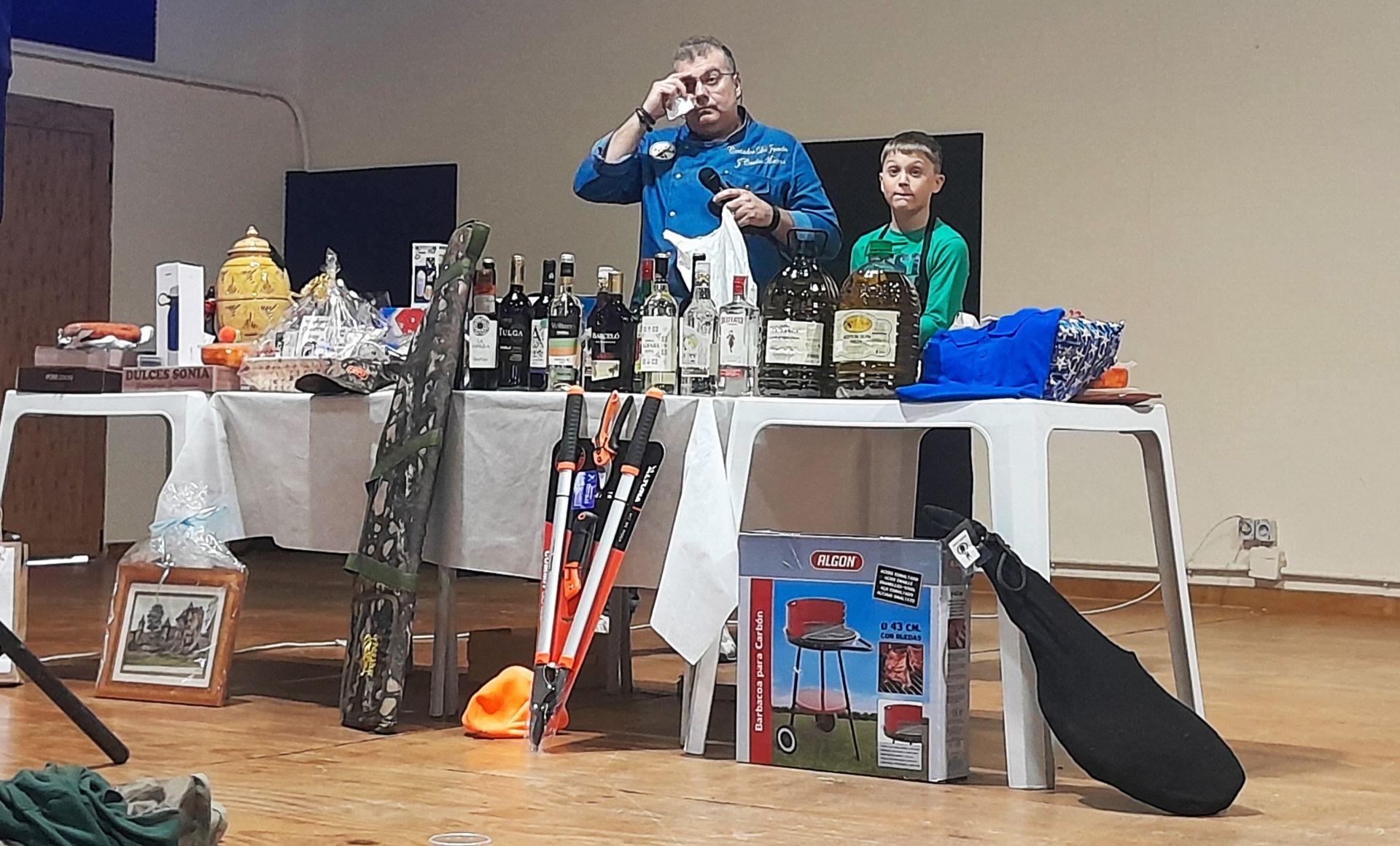 Gran acogida del corte solidario de jamón en Toril