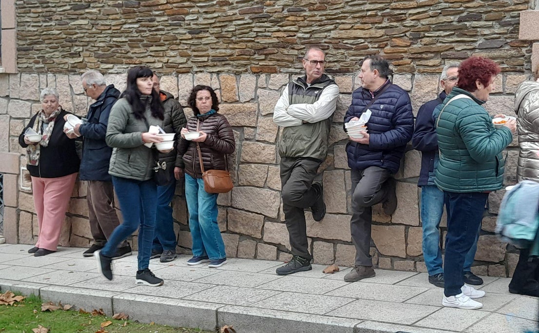 Gran acogida del corte solidario de jamón en Toril