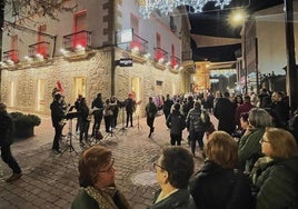 Actuación de la Dixie Kong Band en la zona peatonal