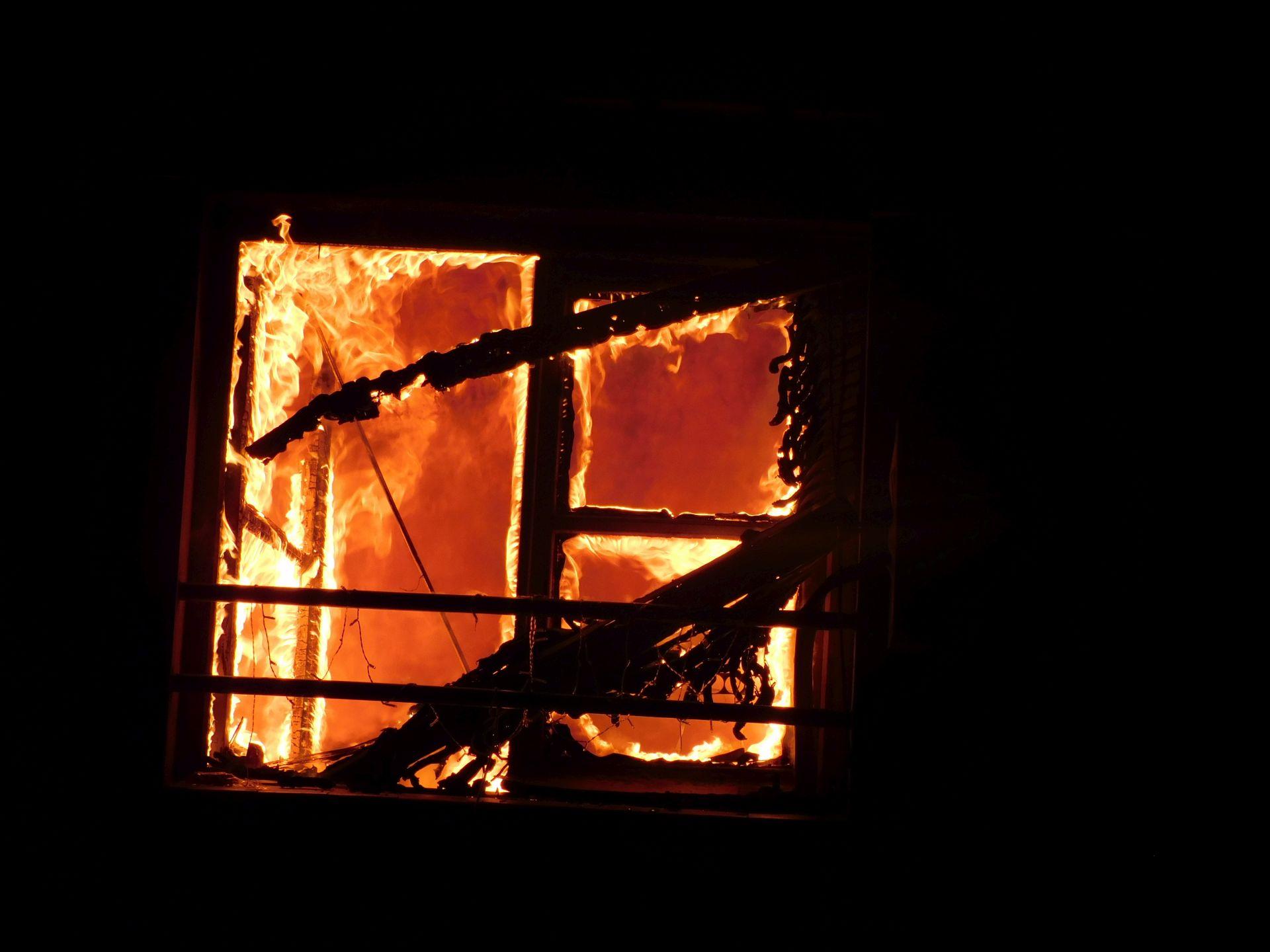 Un incendio en el 'Hospitalillo' obliga a desalojar a ocho familias