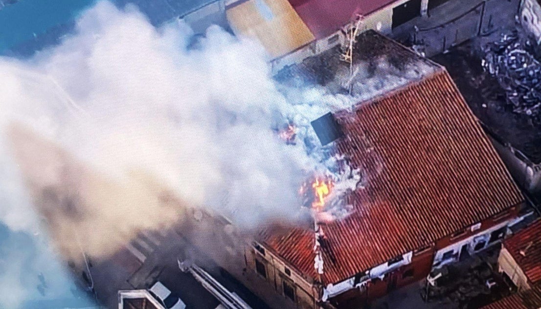 Un incendio en el 'Hospitalillo' obliga a desalojar a ocho familias