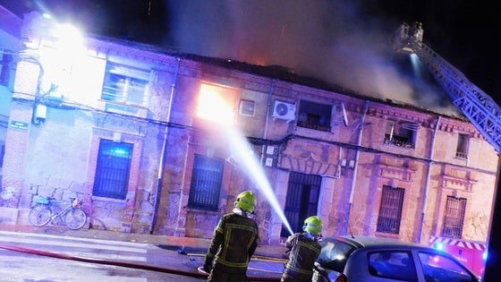 Un incendio obliga a desalojar a ocho familias