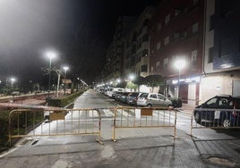 Vallas en la entrada del parque municipal