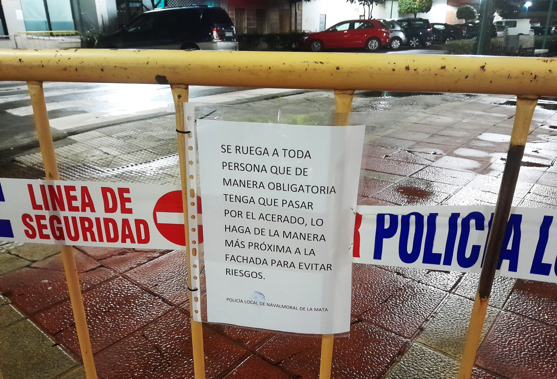 Advertencia de la Policía Local en el paseo de la Estación