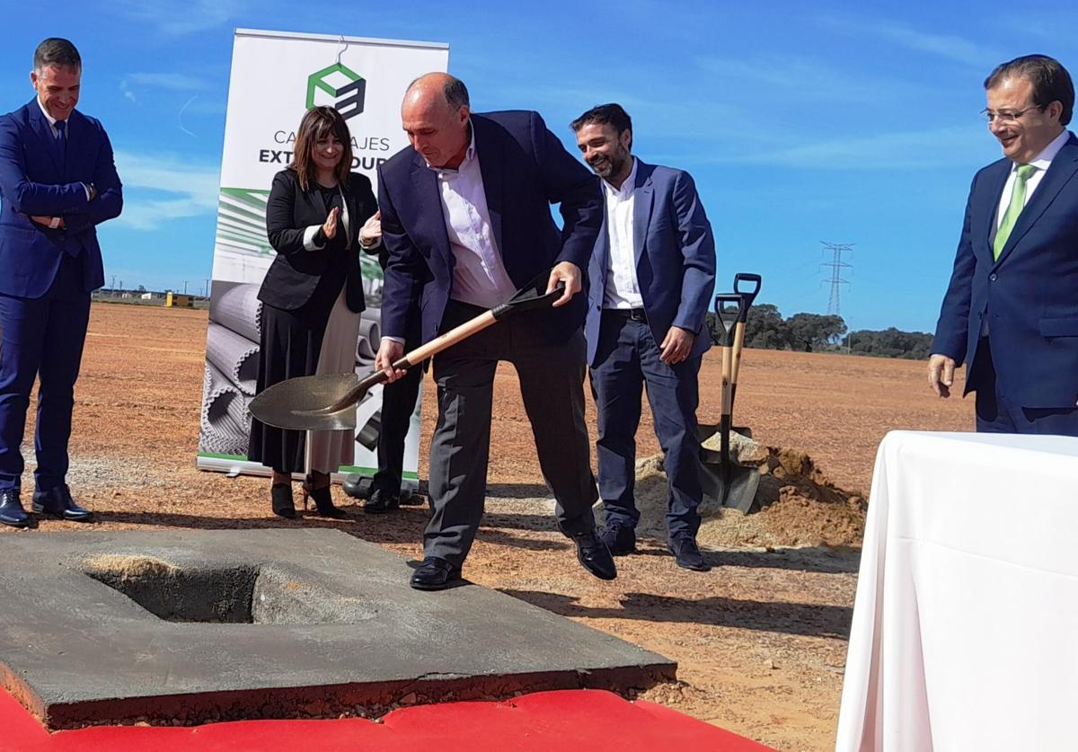 Primera piedra de la nueva instalación, hace casi dos años