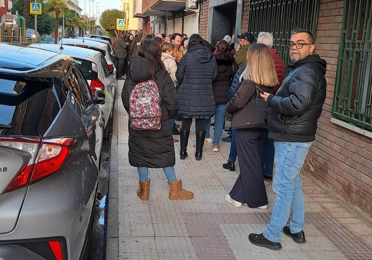 Cola a las puertas de Diversia para retirar las invitaciones