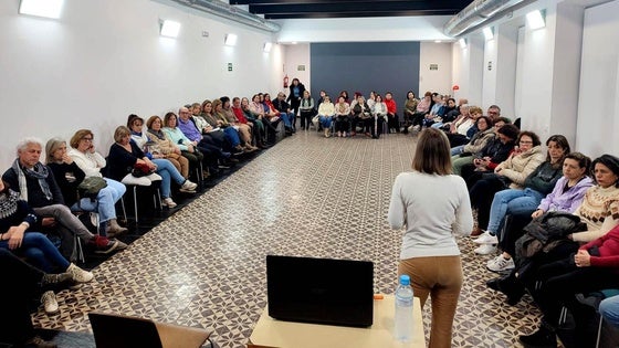 La asociación cultural Objetivo Areté vive una de sus tertulias más concurridas