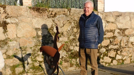Varias esculturas de Miguel Ángel Piñeiro adornan las calles de Millanes