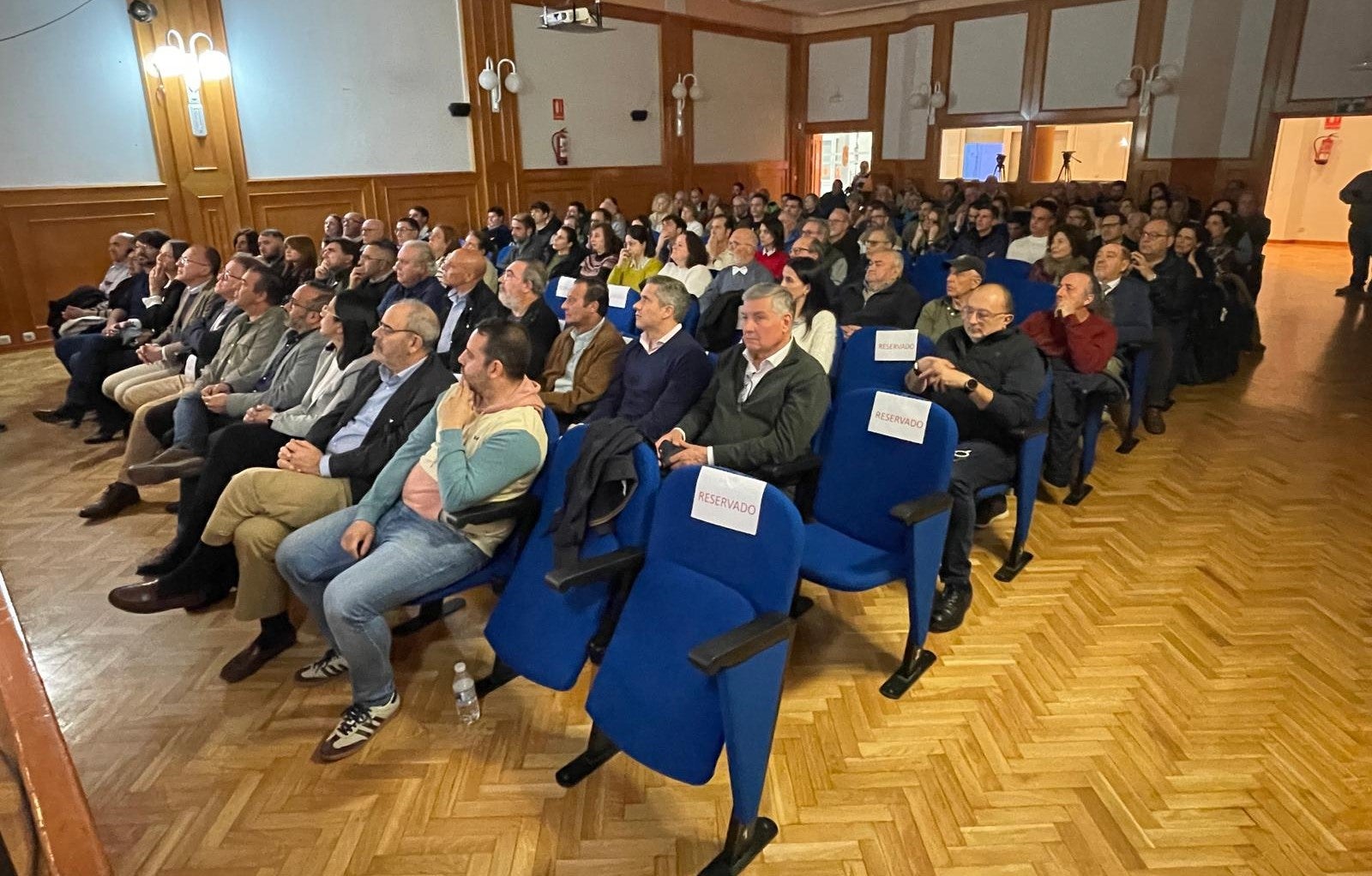 Asistentes al acto celebrado en Almaraz