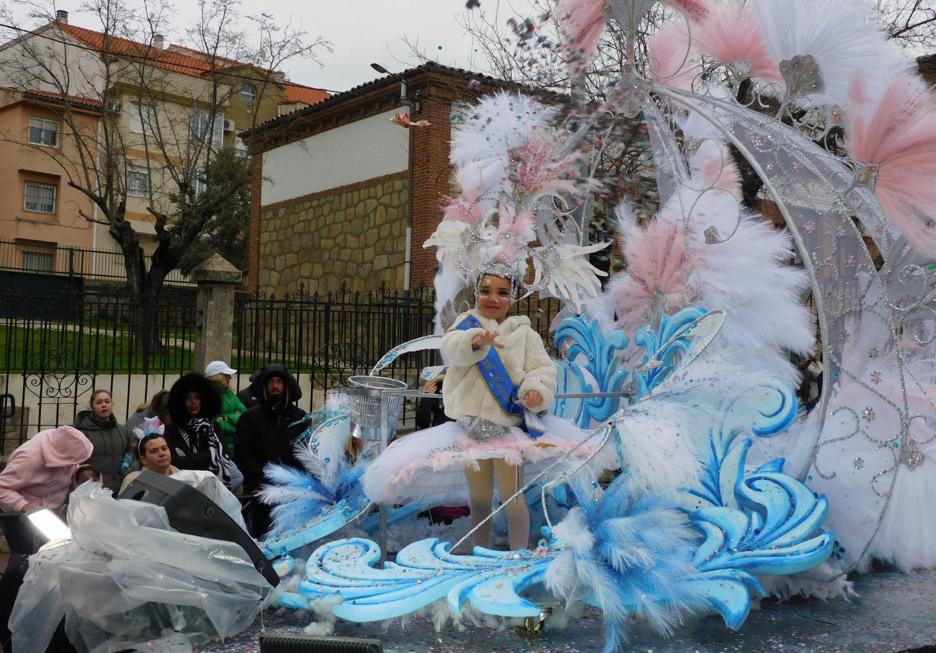 El desfile del Carnaval se impone al frío y la lluvia