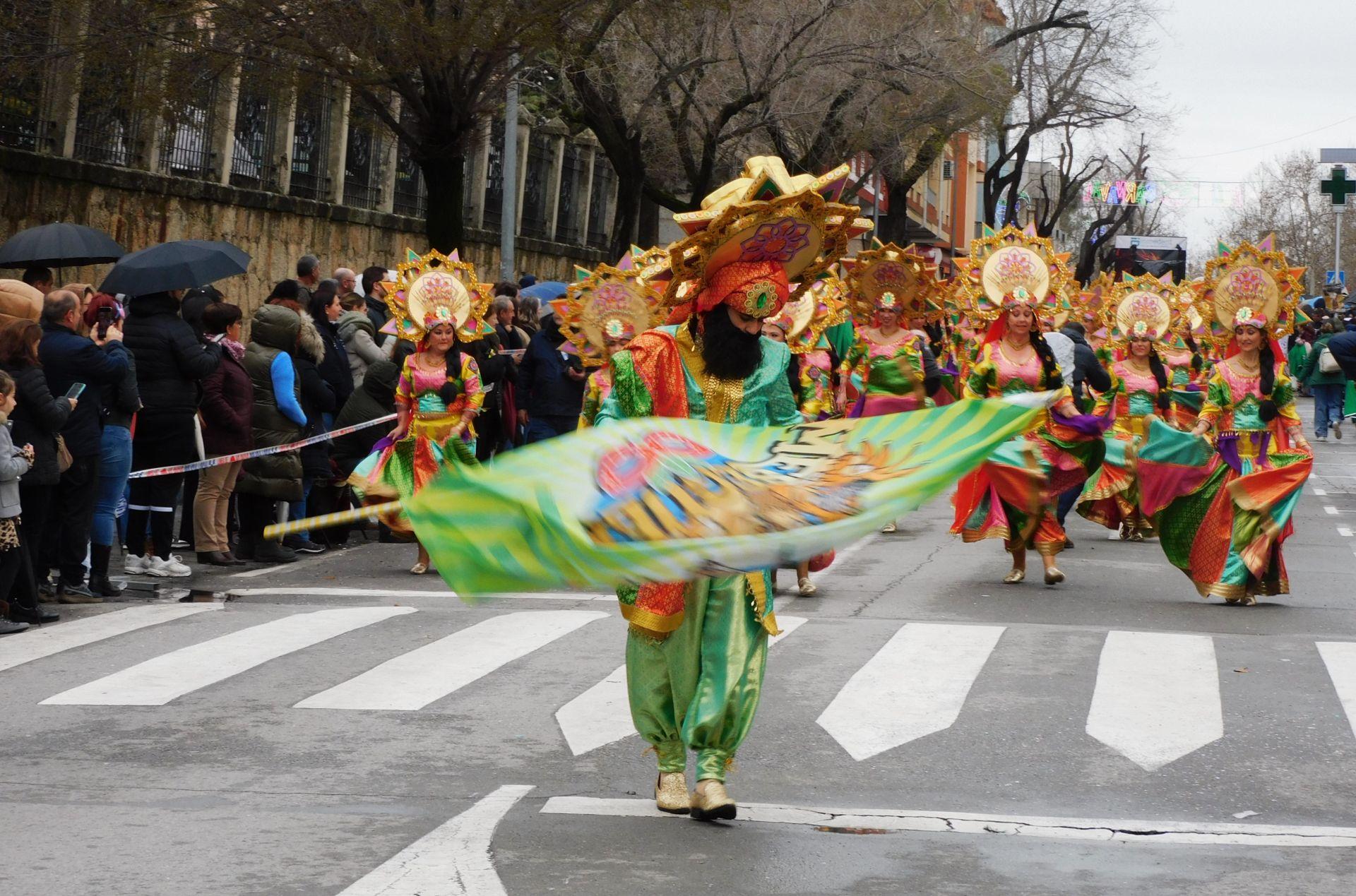 El desfile del Carnaval se impone al frío y la lluvia