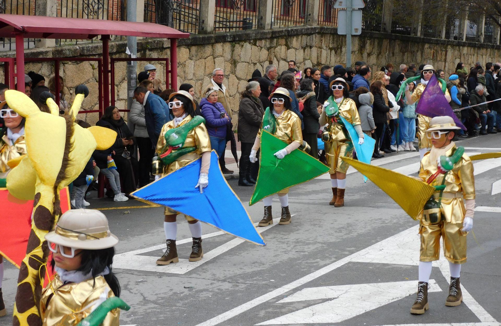 El desfile del Carnaval se impone al frío y la lluvia