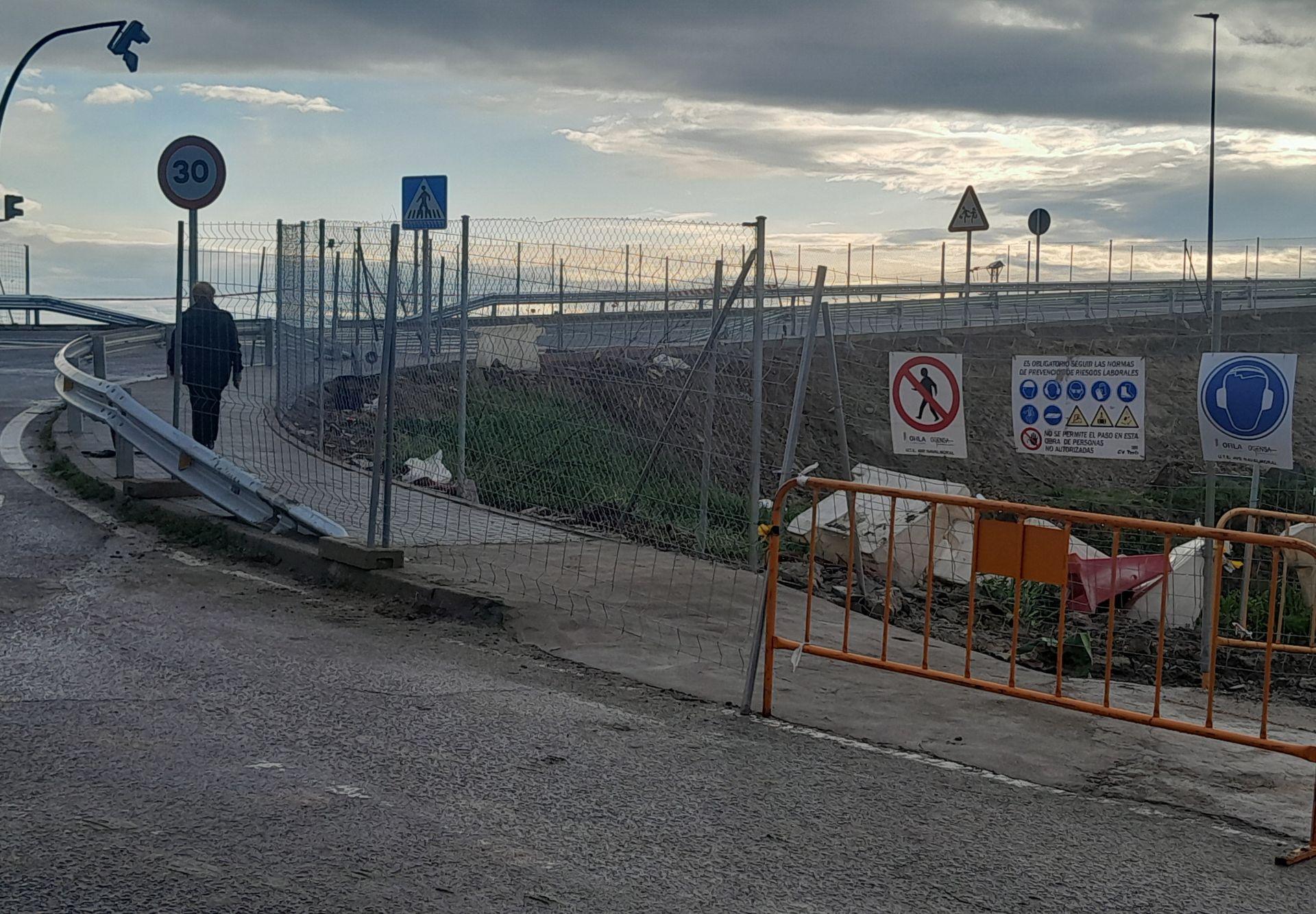 Sin pasos a nivel, pero con pasarela y nuevo puente