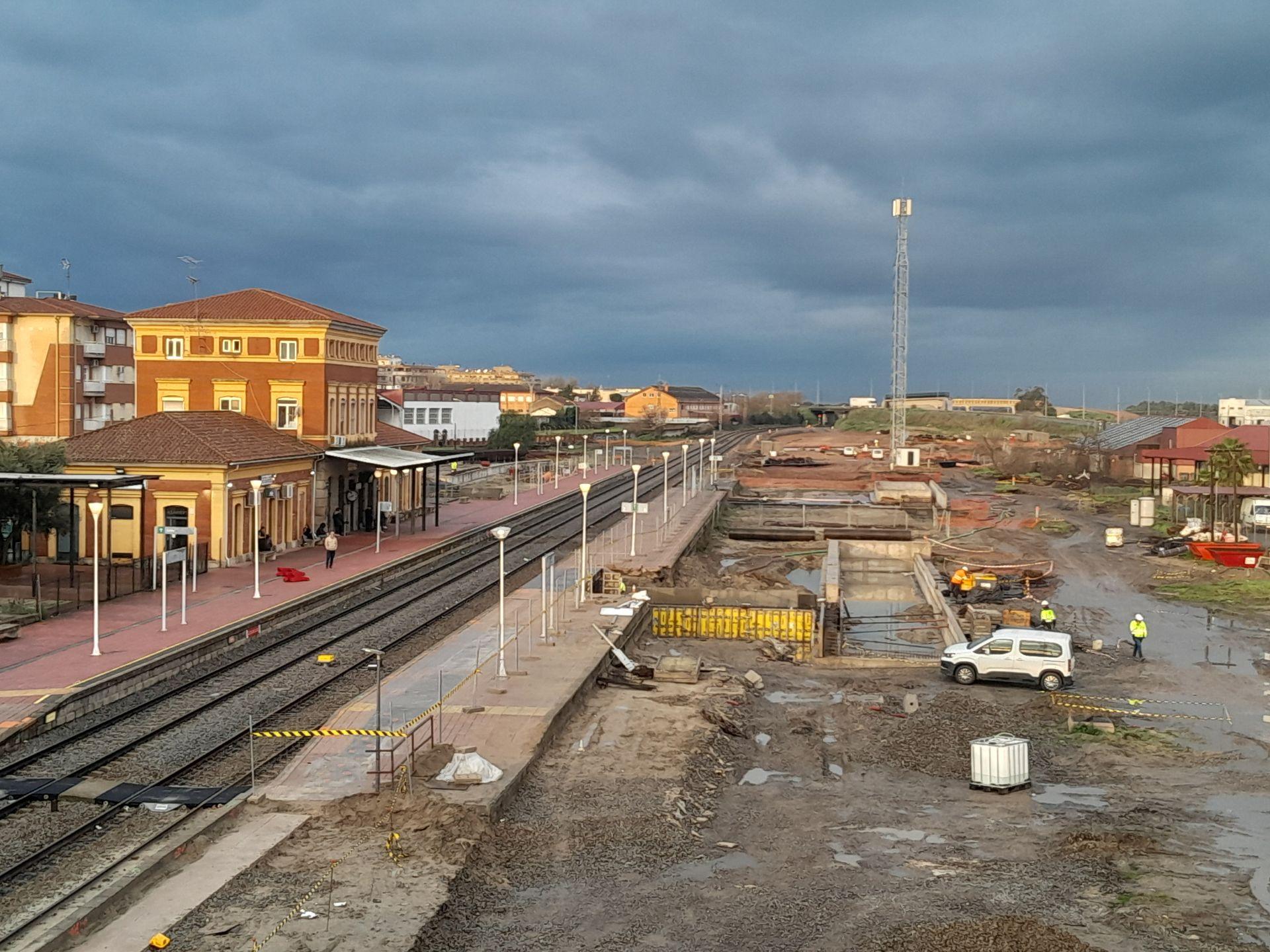 Sin pasos a nivel, pero con pasarela y nuevo puente