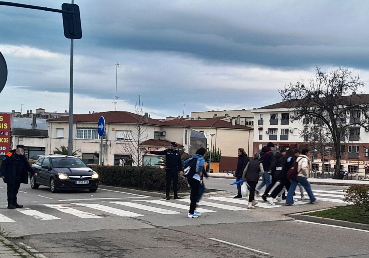 Semáforo de acceso al barrio de Navarrosa