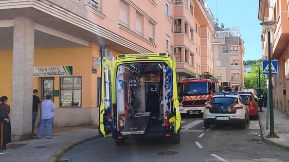 Intoxicada por humo tras el incendio de la cocina de una vivienda en La Chimenea