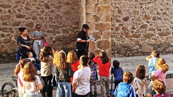 Escolares y mayores disfrutan de 'visitas mágicas'