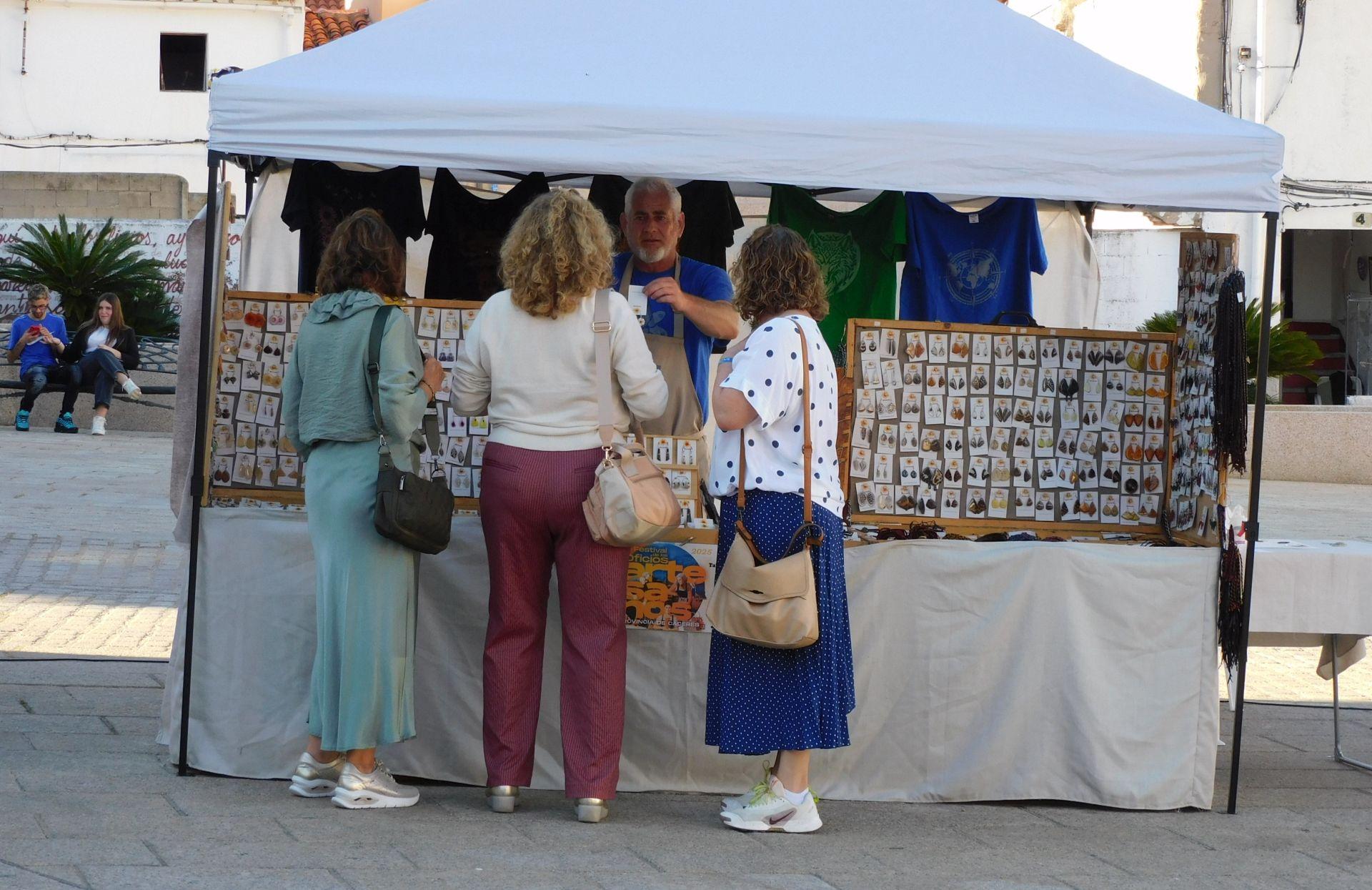 Los oficios artesanos se dan cita en Almaraz