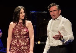 Alma Campón y Bernardino Atienza en plena actuación