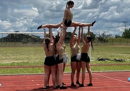 Jóvenes gimnastas en la ciudad deportiva