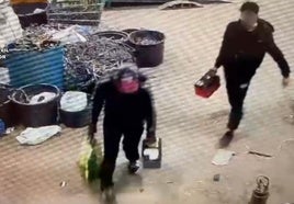 Detenidos dos varones por sustraer las baterías de vehículos estacionados en la vía pública