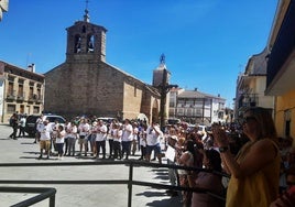 Aplausos y música para despedir la concentración