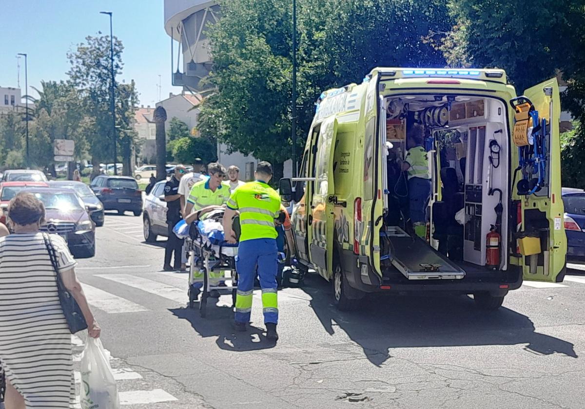 Una persona resulta herida en una colisión entre dos turismos en la avenida de las Angustias