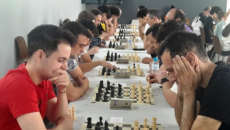 El jugador local Álvaro Campos gana el Torneo de Ajedrez 'Feria del Libro'