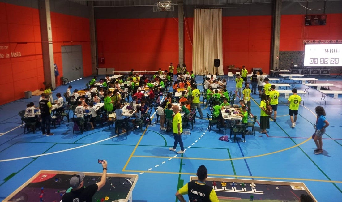 La robótica educativa 'toma' el pabellón Antonio Jara