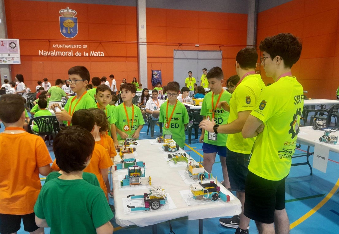 La robótica educativa 'toma' el pabellón Antonio Jara