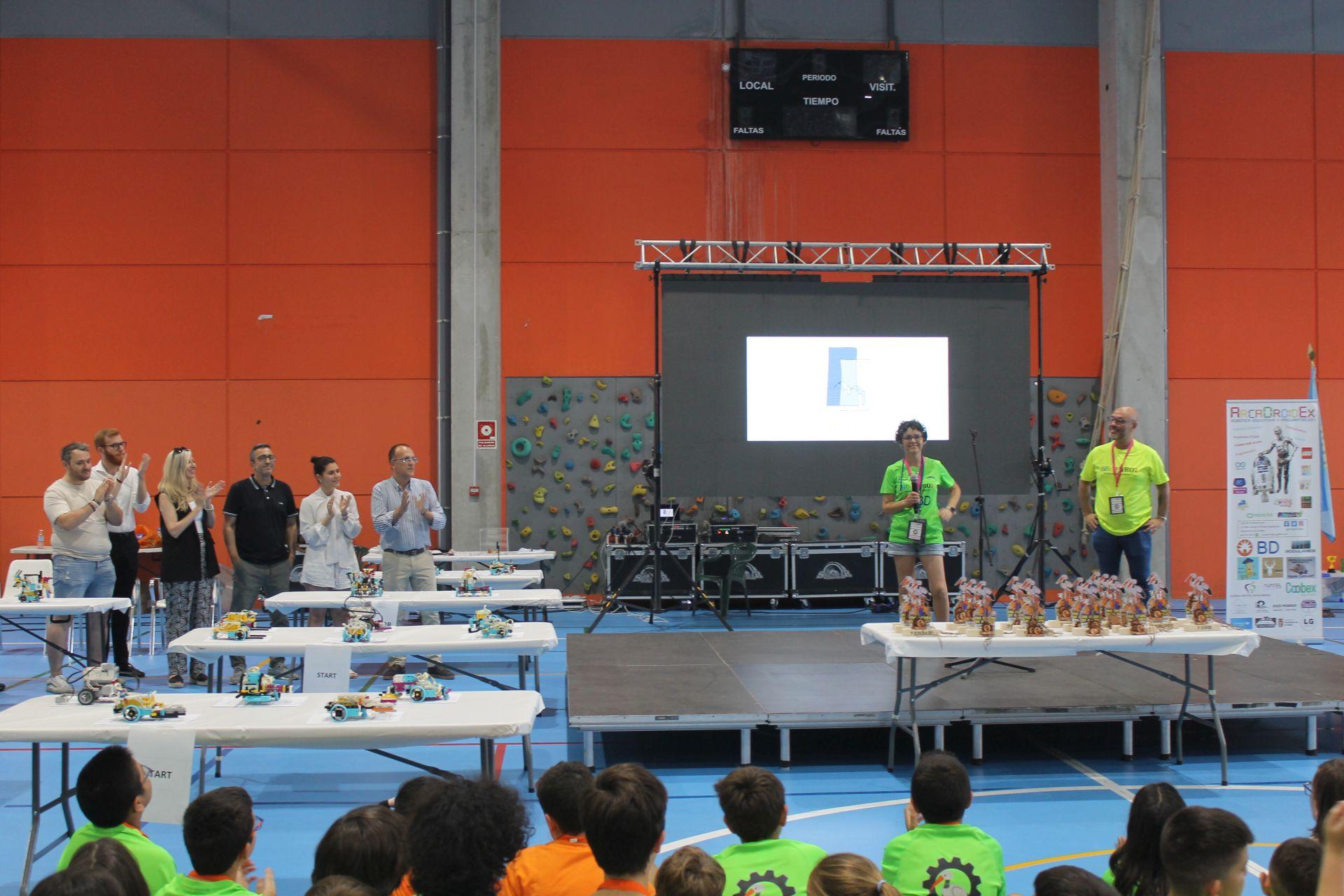 La robótica educativa 'toma' el pabellón Antonio Jara