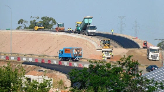 El nuevo puente de la zona de los Sauces se quiere poner en uso a primeros de julio