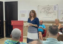 Raquel Medina, portavoz del grupo municipal socialista, en la reciente asamblea local