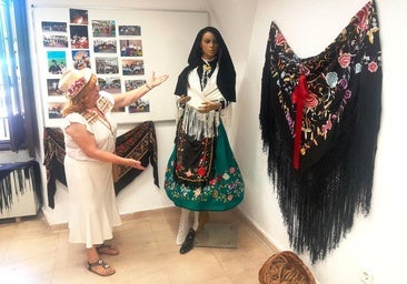 El Encinar resume en una exposición 40 años de historia
