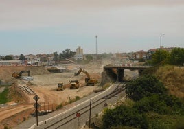 El antiguo puente de la carretera Nacional V a la espera de su derribo