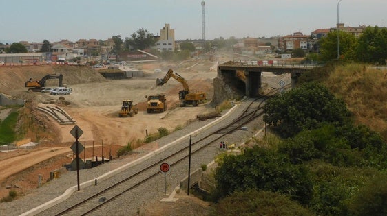 El antiguo puente de la carretera Nacional V a la espera de su derribo